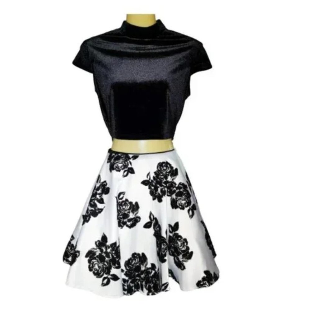 Black Velvet Floral Skirt Set Cropped Top Short Skirt Size 3, City Triangles